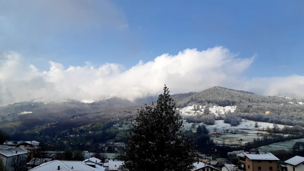 Nevicata di primavera in valle Intelvi, provincia di Como