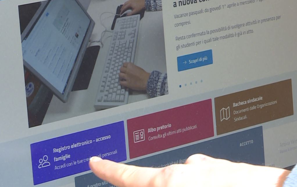 Scuola, registri elettronici sotto attacco hacker. Disagi anche nel Comasco