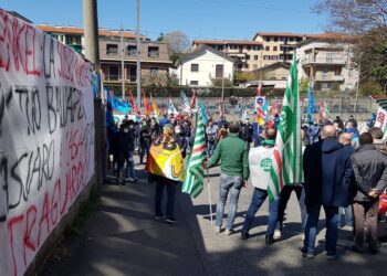 Lo sciopero dei lavoratori alla Henkel di Lomazzo