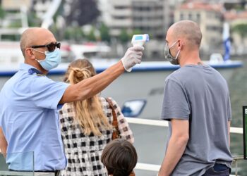 Como (fase 2), fine settimana affollato: controllo pistola navigazione.