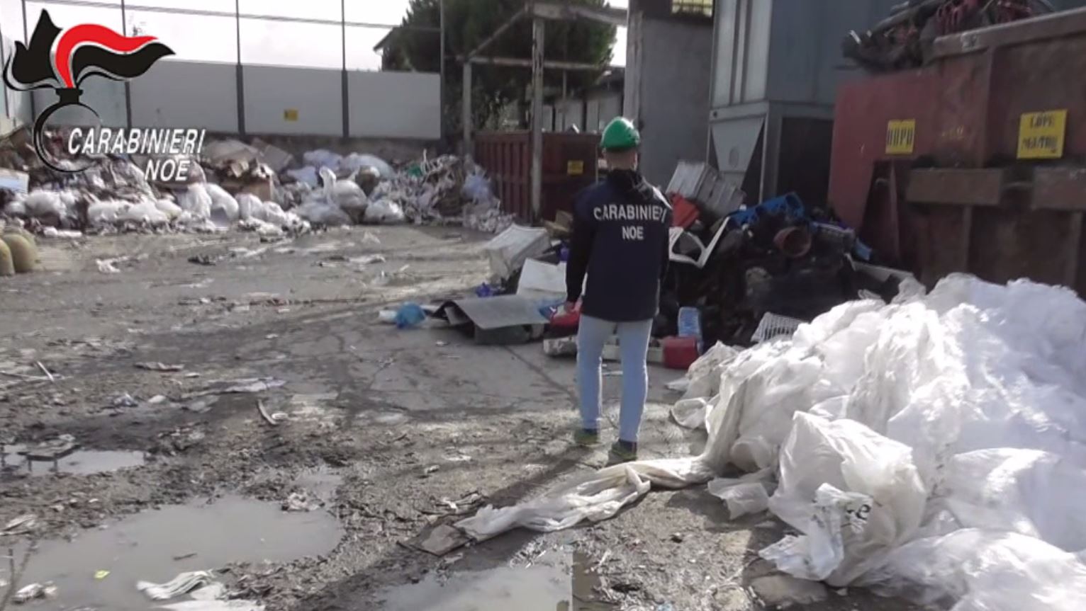 Traffico illecito di rifiuti, cinque arresti. L’indagine partita dai carabinieri di Carlazzo