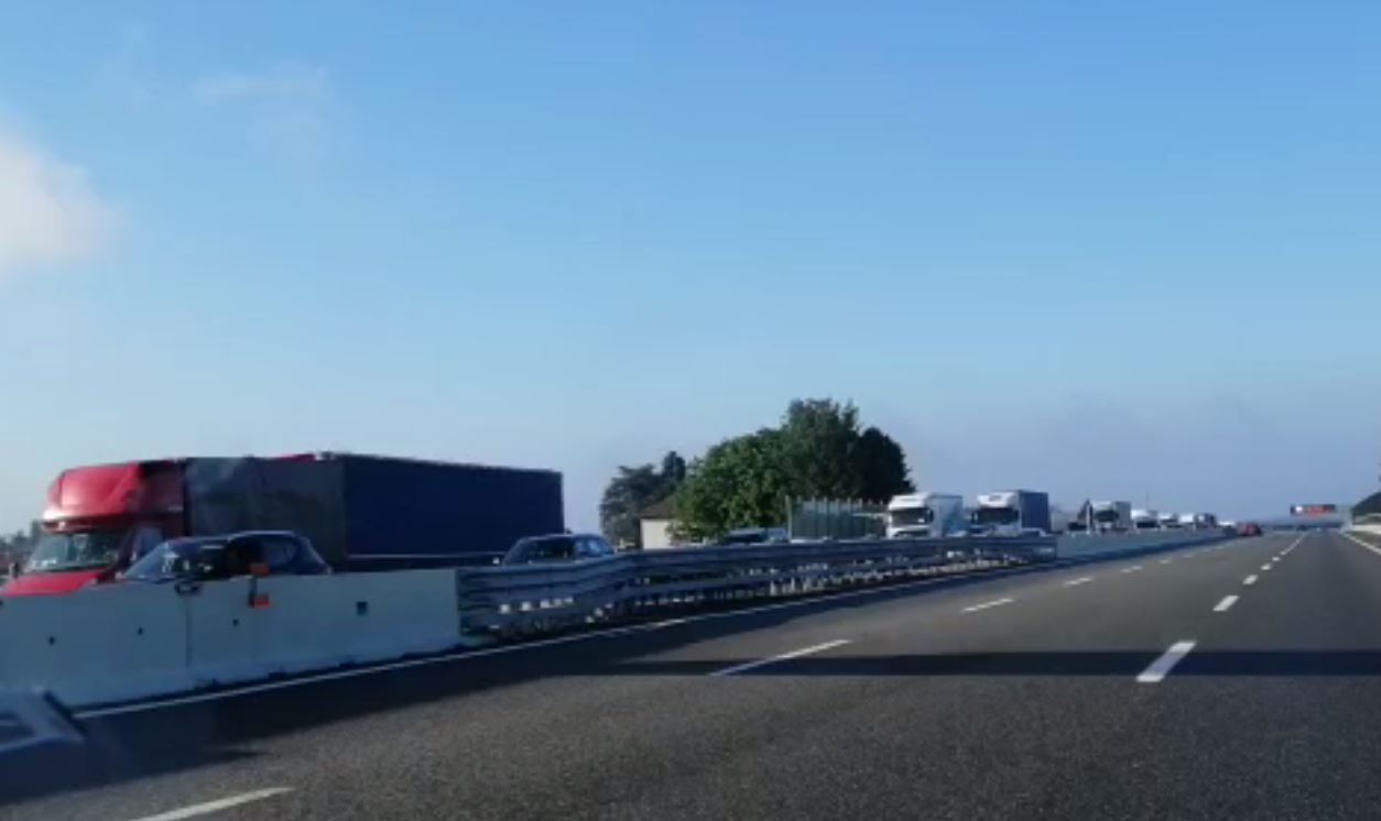 Dopo la festa in Svizzera il caos in A9, stamattina tir in coda già a Lomazzo