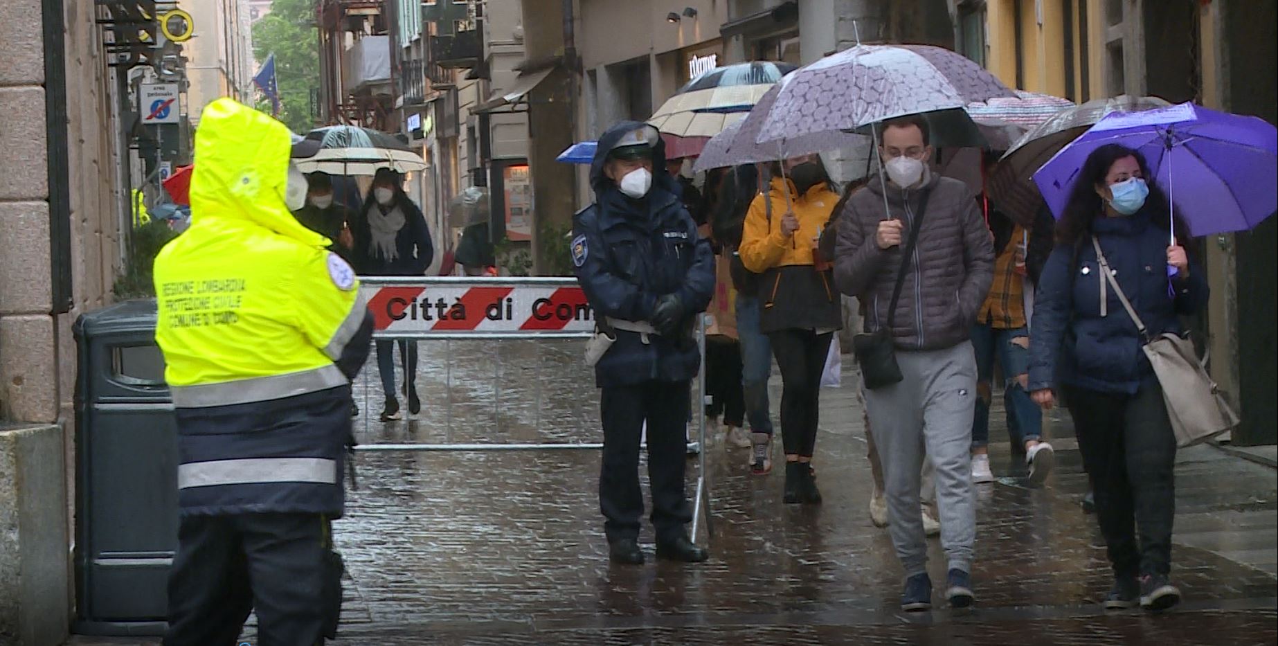 Como, primo weekend in zona gialla: senso unico pedonale nel centro storico
