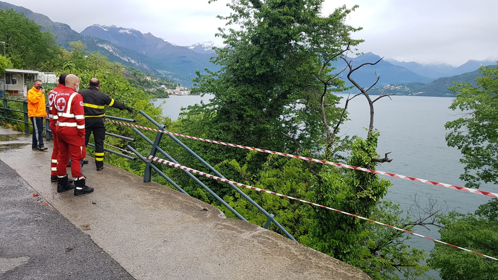 San Siro, auto esce di strada e precipita nel lago. Morta una donna di 70 anni