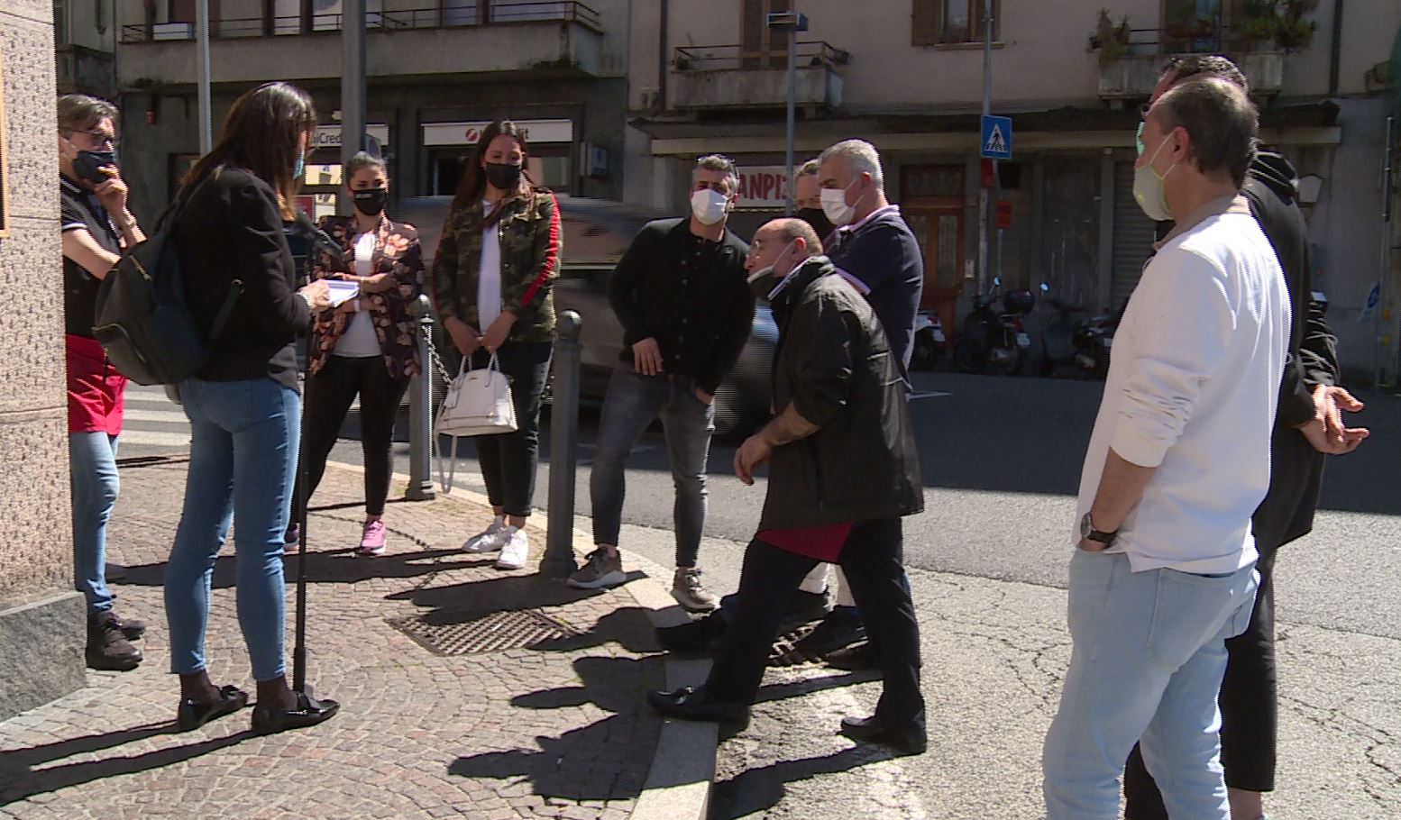 Ponte Chiasso, la rabbia dei commercianti: “Senza svizzeri rischiamo la chiusura. Siamo abbandonati”