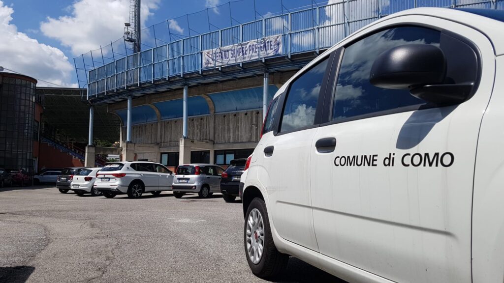 auto comune como allo stadio