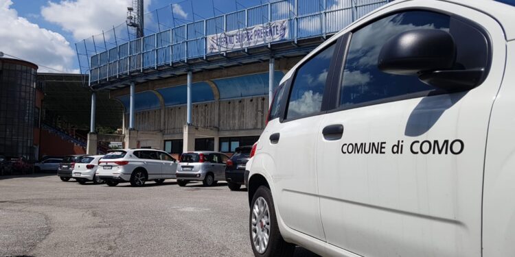 auto comune como allo stadio