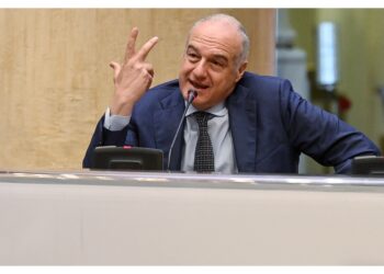 In passato aveva paragonato campagna vaccinale a doping di massa