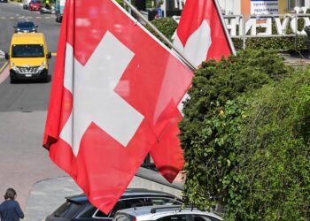dati covid foto svizzera bandiere