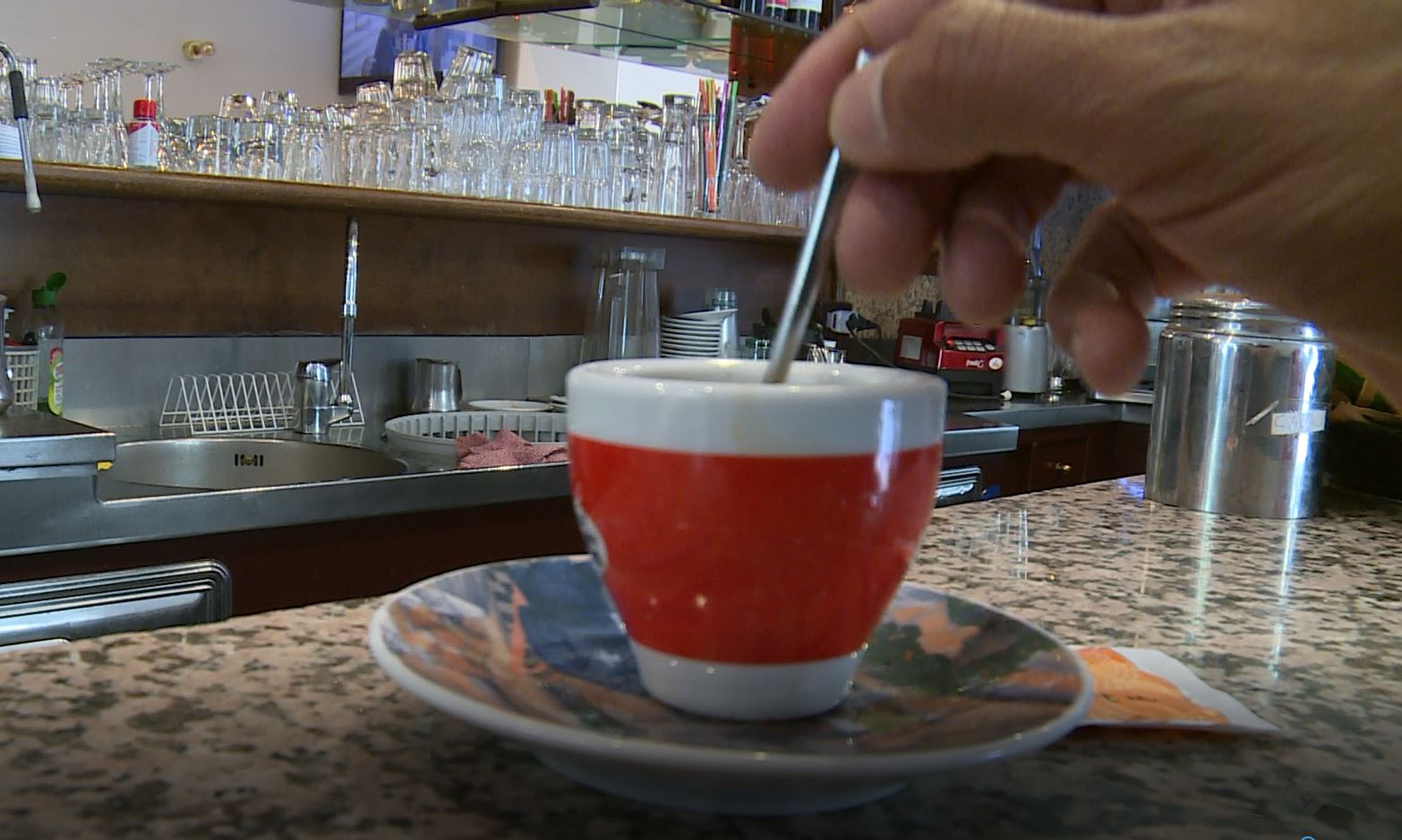 Carovita, commercianti schiacciati tra aumenti dei prezzi e clienti in fuga