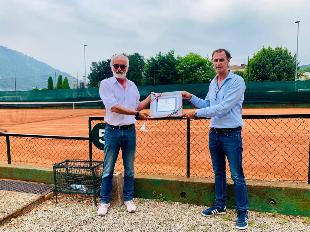 Tennis Como e l’impegno con i ragazzi autistici, premiato il maestro Paolo Carobbio