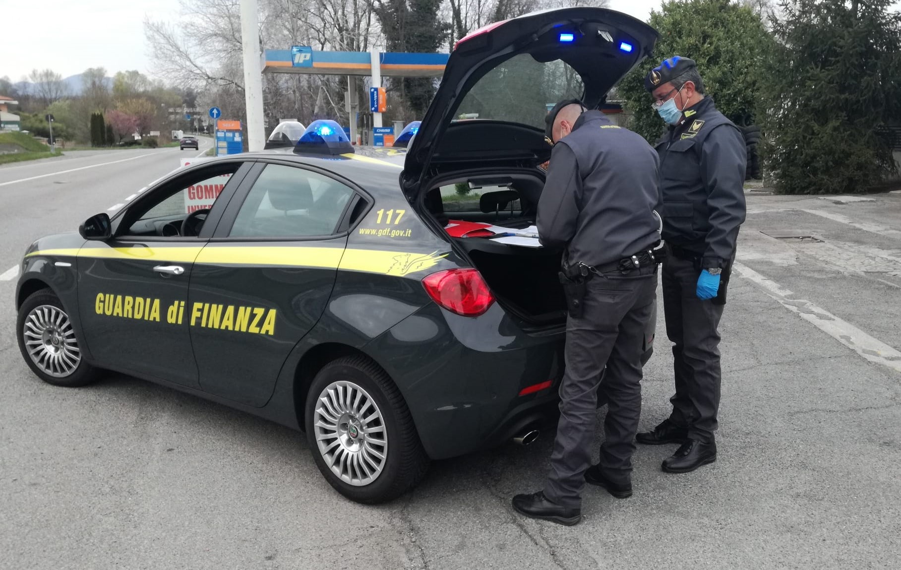 Contrasto al traffico di valuta, la Finanza intercetta in dogana 150mila euro non dichiarati