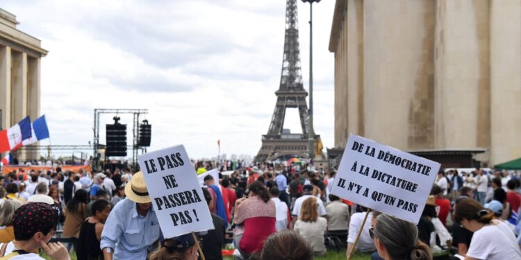 Almeno 161mila i dimostranti in tutta la Francia