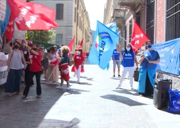 MANIFESTAzione dei SINDACATI PREFETTURA CA D'INDUSTRIA