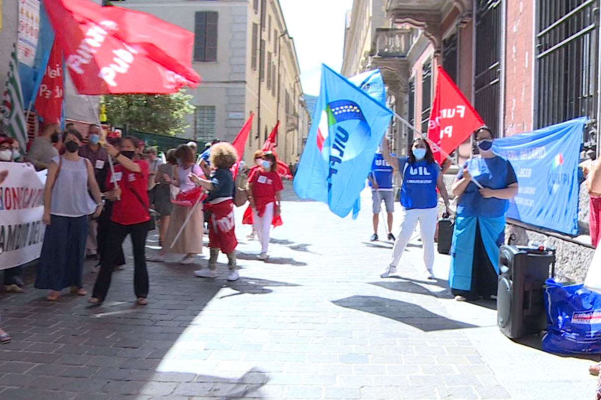 Fondazione Ca’ d’Industria di Como, lavoratori sotto la prefettura contro il cambio di contratto