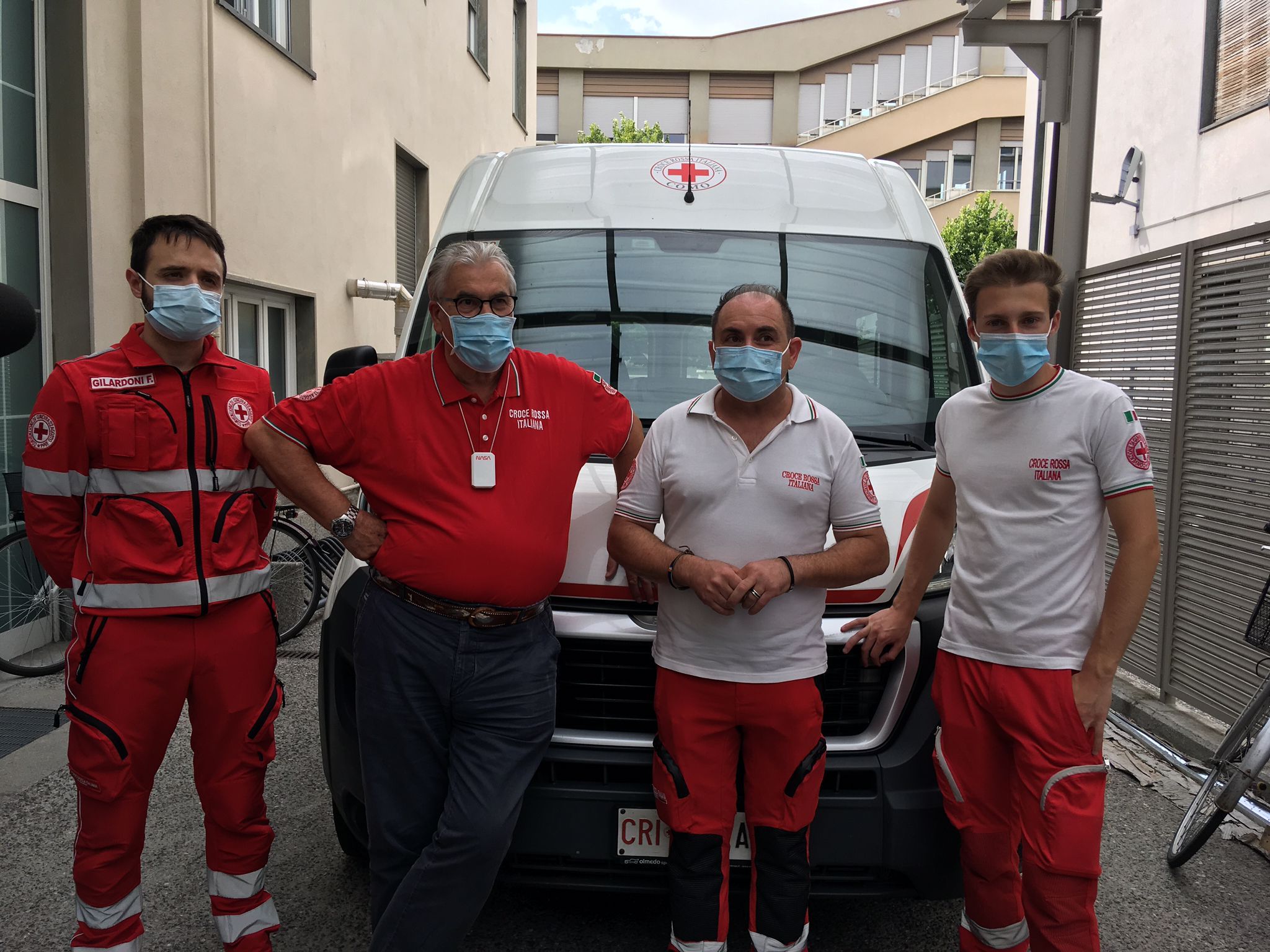 Bus in fiamme nel Lecchese, l’autista: “Non sono un eroe, dovevo salvarli”