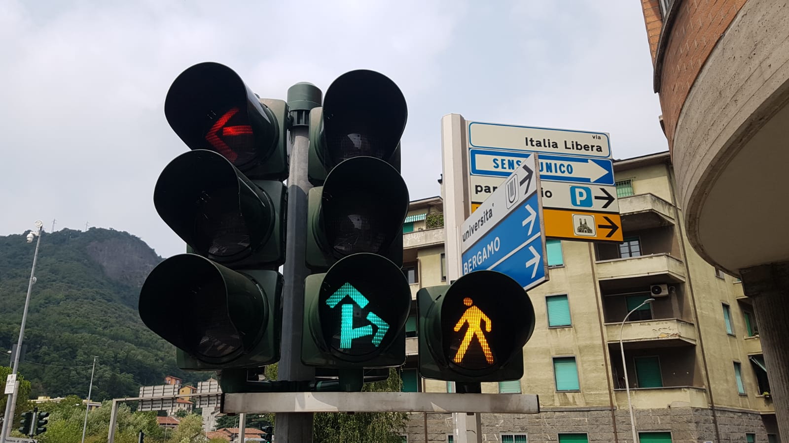 Nuovi semafori intelligenti a Como, intervento da 800mila euro