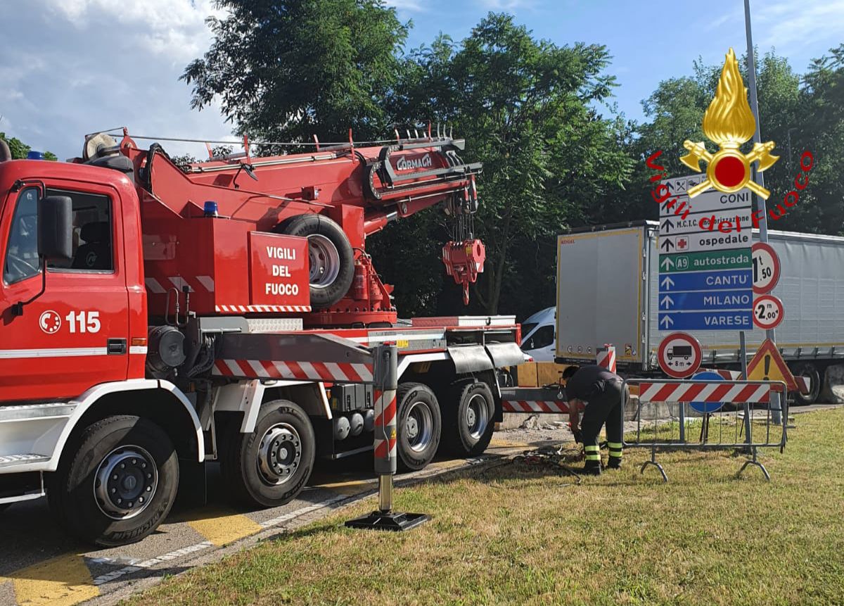 Camion sul Viadotto dei Lavatoi. Sanzionato il conducente: 14 verbali per un totale di 3.300 euro