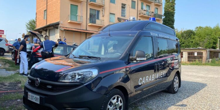 Uomo di 70 anni spara a donna di 42 anni e a ragazza di 15