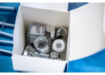 Pensionato cremonese ha definito 'brodaglia' i vaccini su social