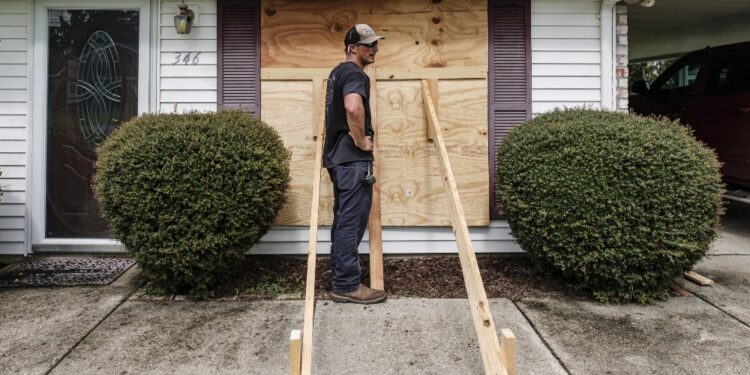 Usa: uragano Ida si rafforza, venti fino a 185 km ...