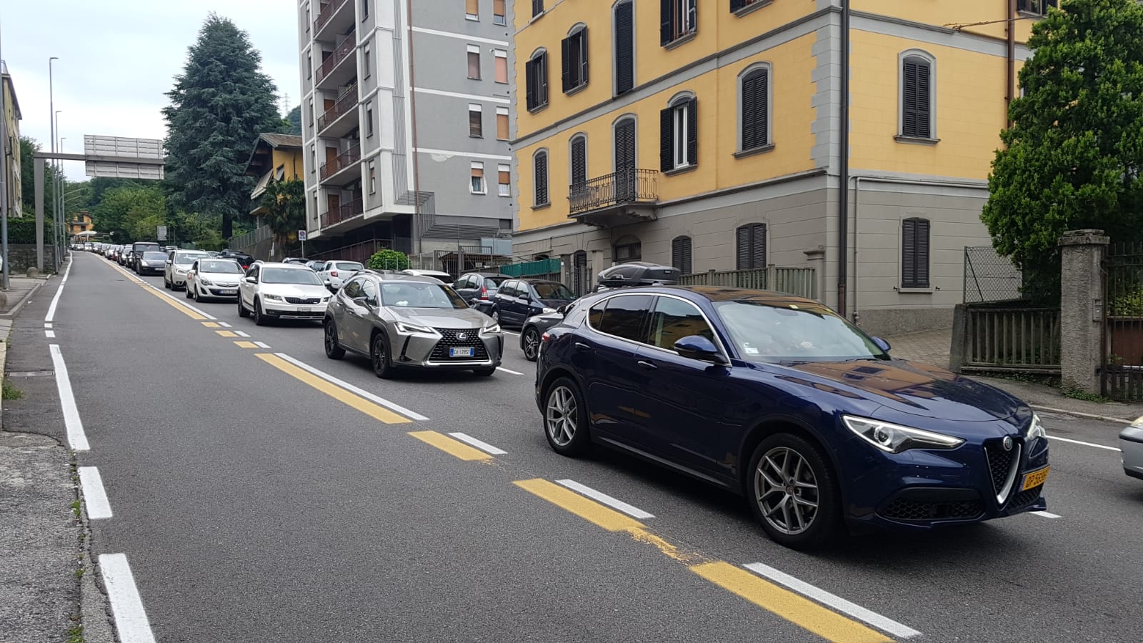 Esodo e lavori sull’autostrada A9, lunghe code e traffico a Como