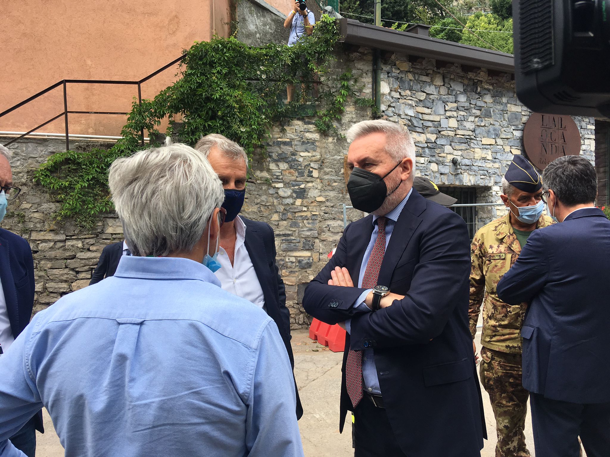 Il ministro della Difesa nel Comasco, Guerini: “Faremo il possibile per aiutare la protezione civile”