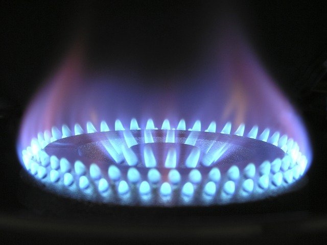 Luce e gas, bollette raddoppiate. I consigli per risparmiare