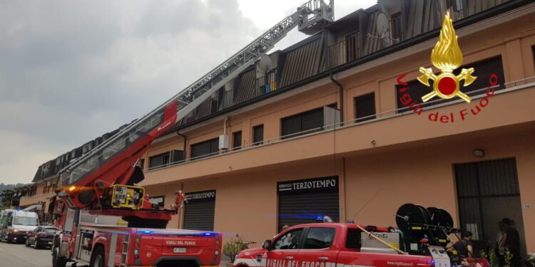 Incendio a Lipomo in via Per Montorfano