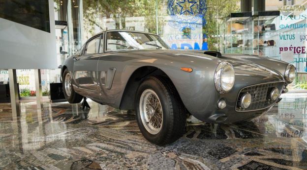 Contraffazione in vetrina, i pezzi sequestrati nelle dogane in mostra a Milano