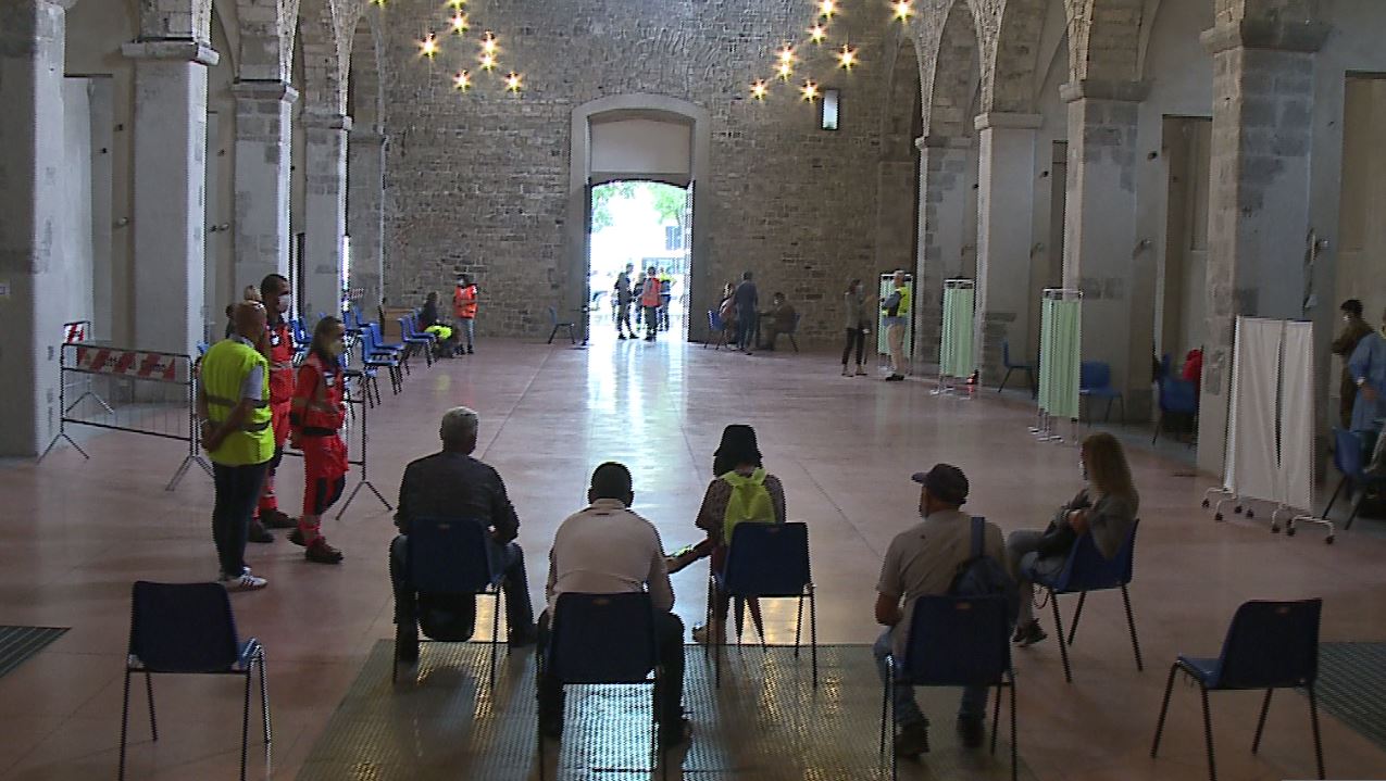 Indecisi, pigri o ritardatari. Quasi 200 persone vaccinate dall’unità mobile a Como