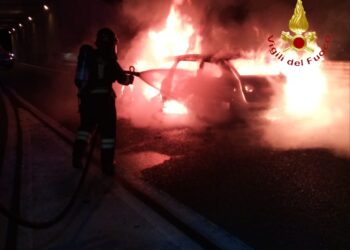 Incendio auto Fino Mornasco