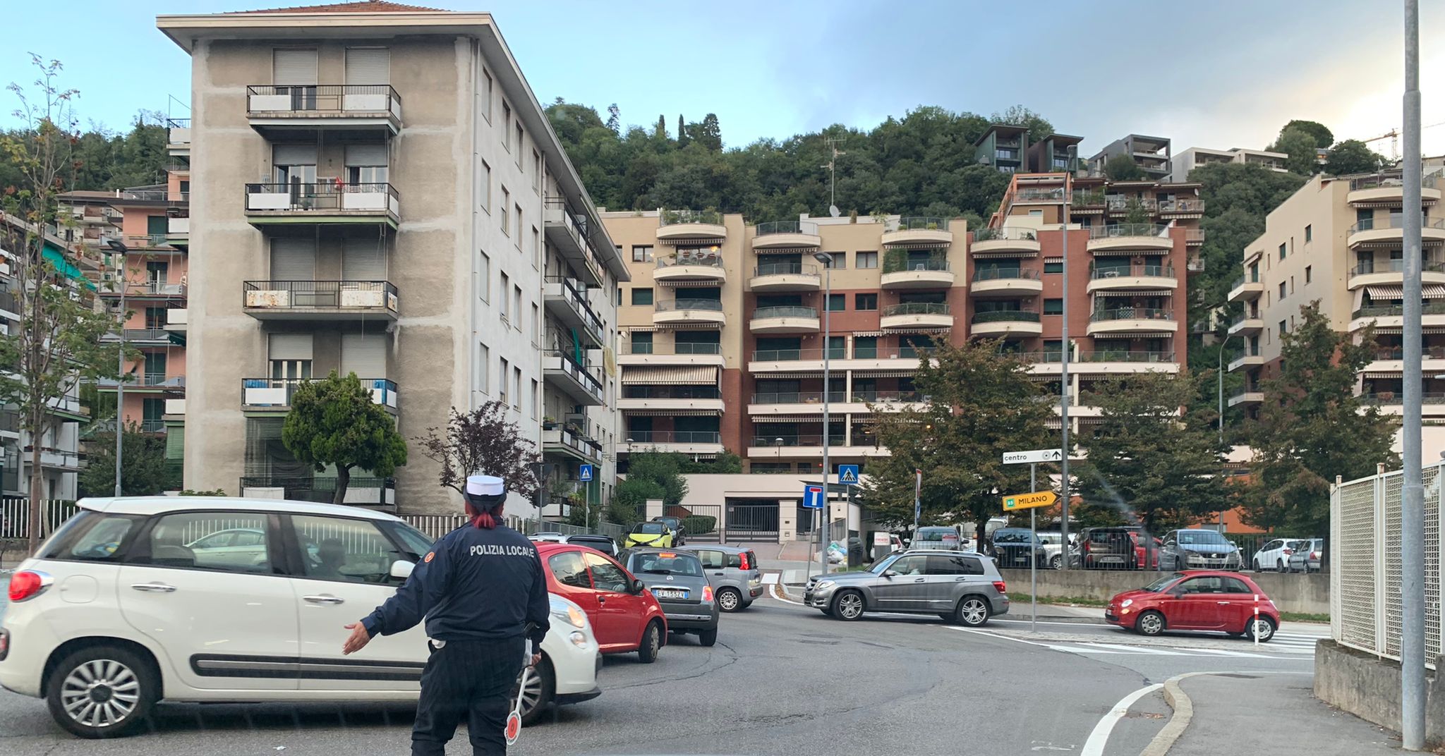 Como paralizzata dal traffico. Perdita d’acqua in via Borgovico, mattinata da incubo