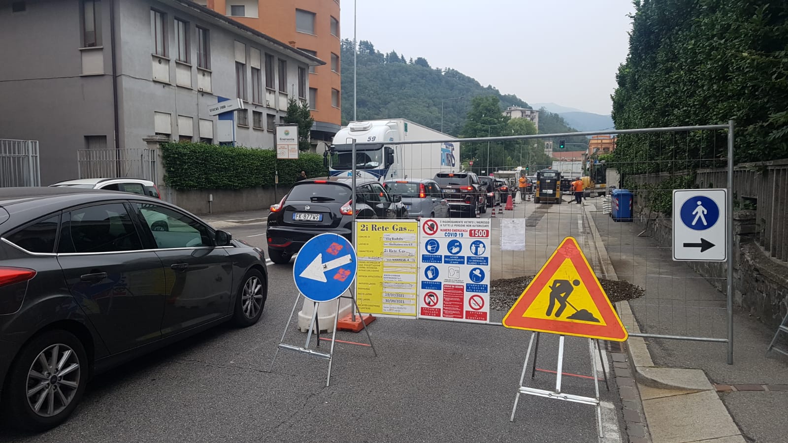 Como, cantiere in via Paoli e traffico. Il caso finisce in consiglio comunale ma nulla cambia