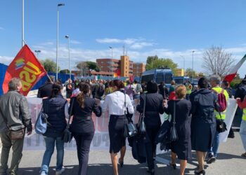 Flash mob davanti la sede di Ita