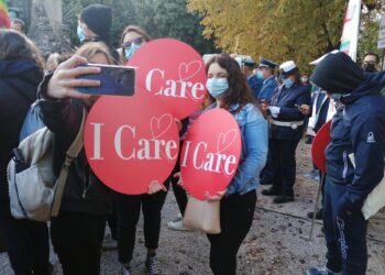Diecimila iscritti ufficiali ma tanti si uniscono lungo percorso