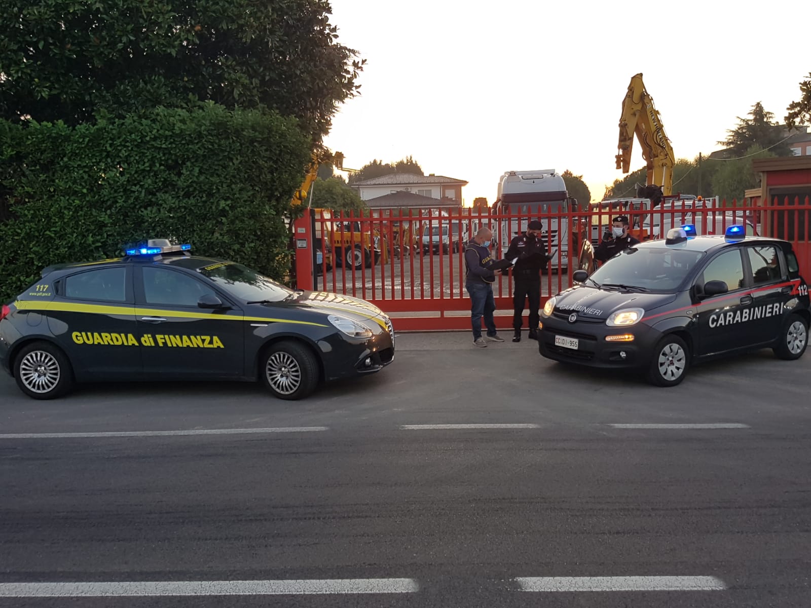 Discarica abusiva a Rovellasca, operazione congiunta di carabinieri e guardia di finanza