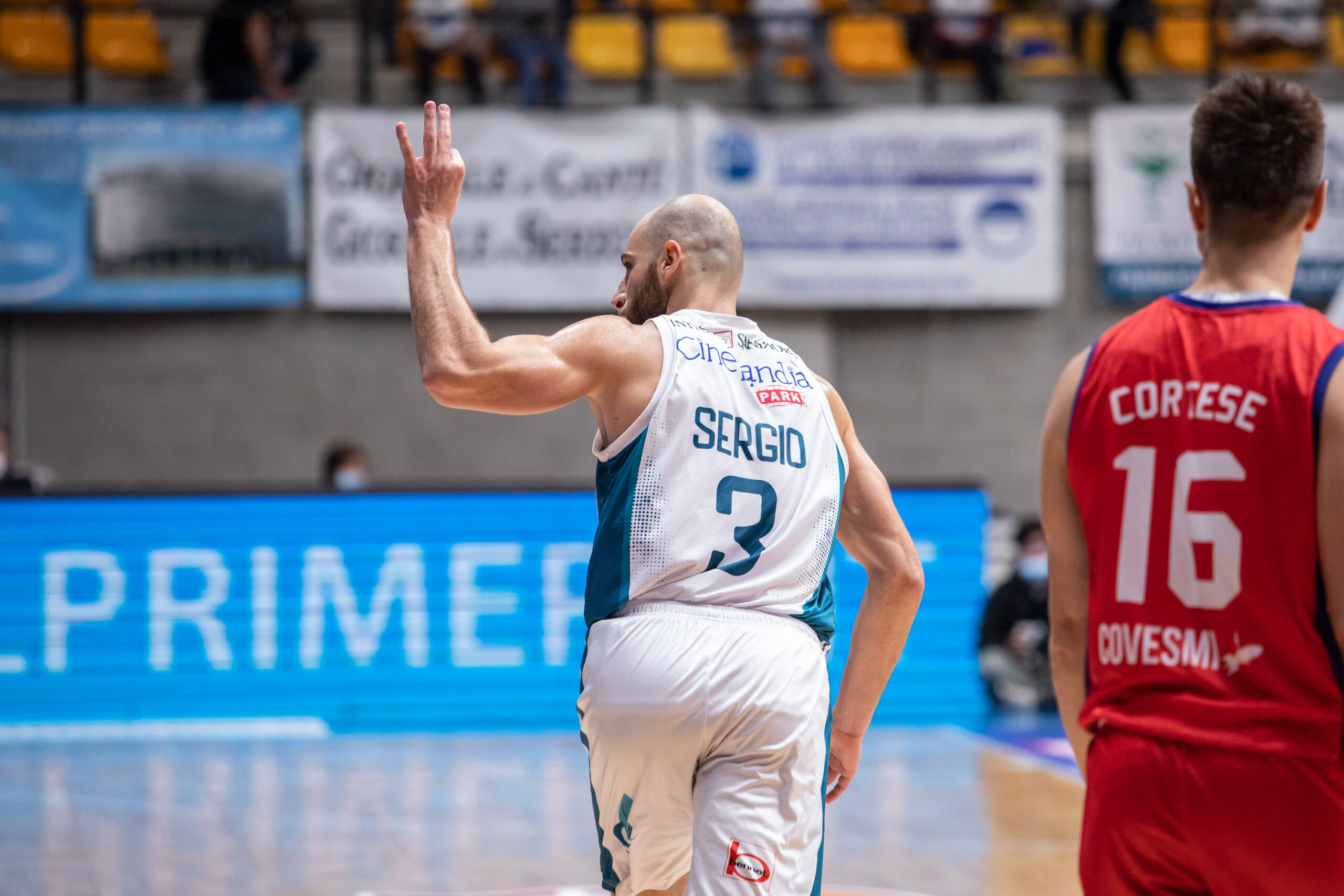 Cantù batte Mantova ed è prima in solitaria, a Desio decisivi gli ultimi due secondi e mezzo