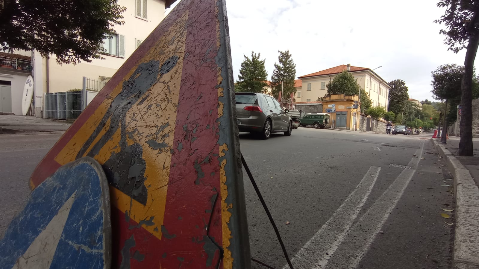 Viabilità, altra mattinata di delirio. Dopo via Borgovico è caos in via Dante