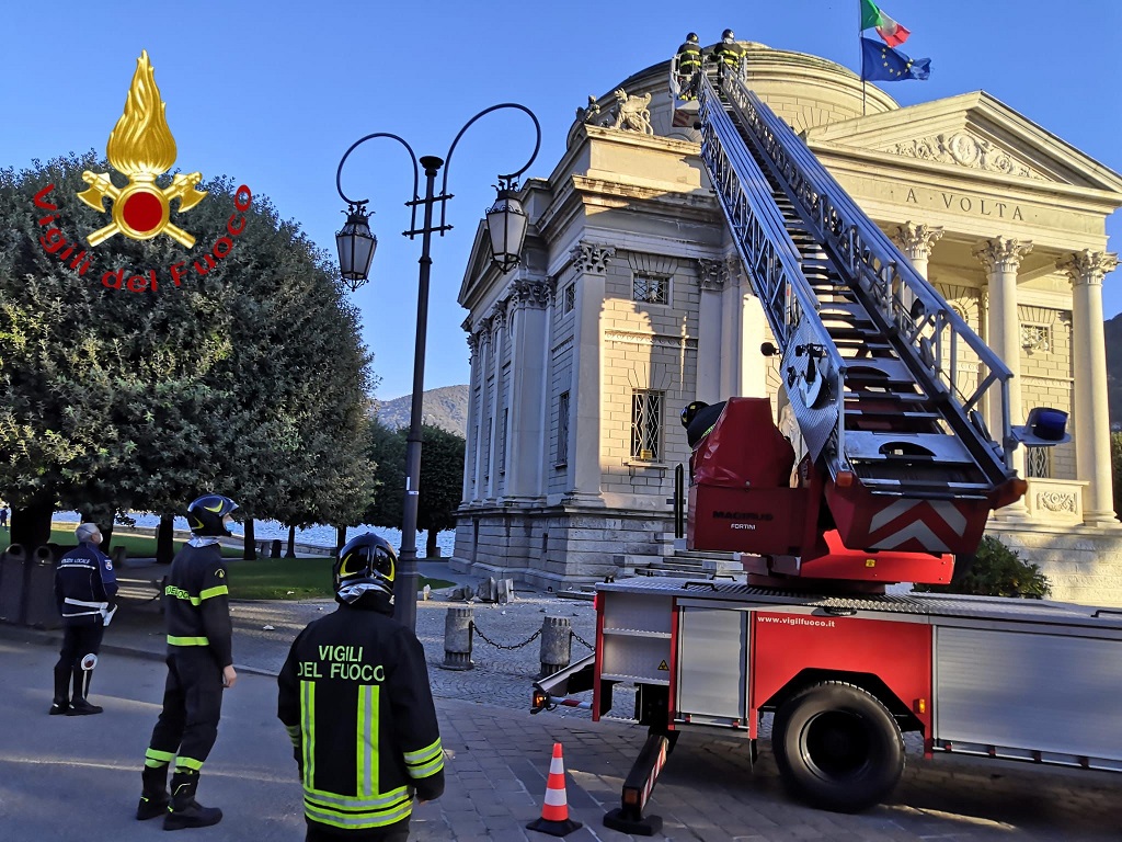 danneggiamento del Tempio Voltiano a Como