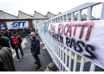 Presidio davanti ad azienda trasporto pubblico