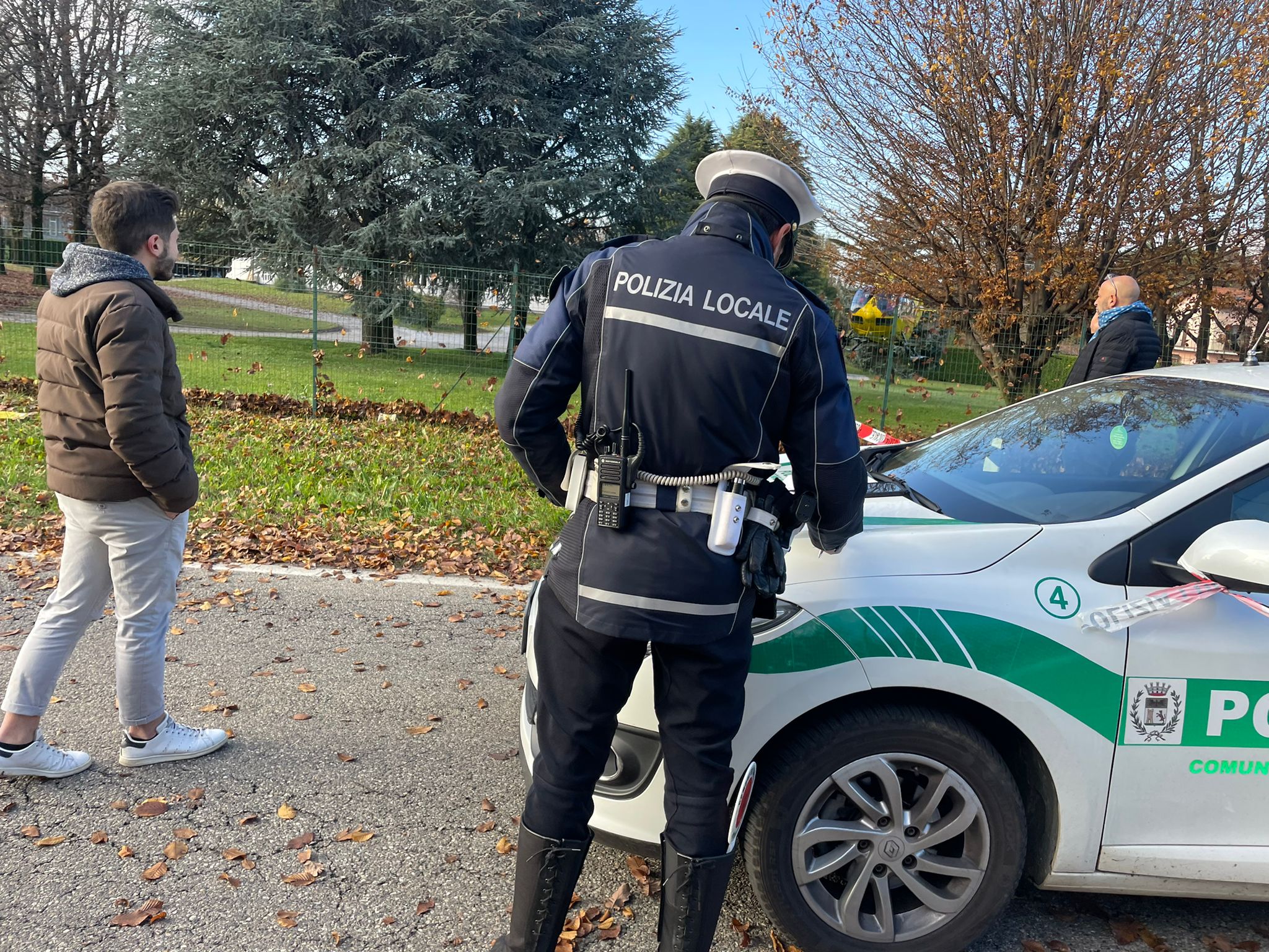 Fuori strada con l’auto, muore 45enne di Figino. Un malore la possibile causa dell’incidente