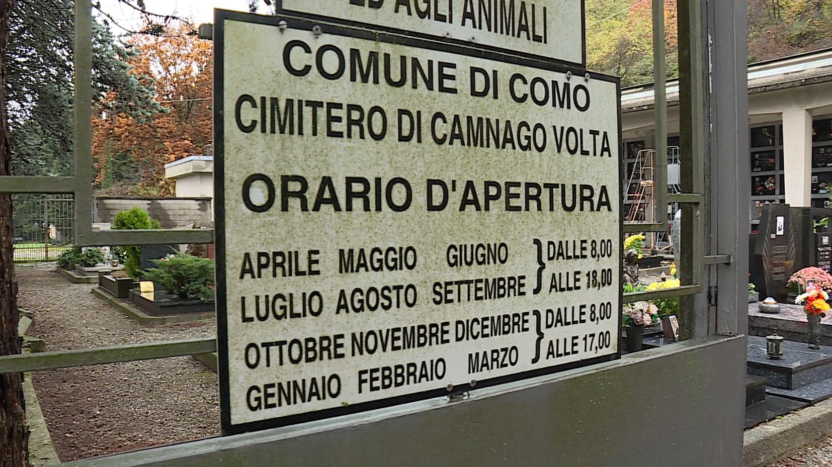 Furti al cimitero di Camnago Volta, i cittadini chiedono al Comune un intervento