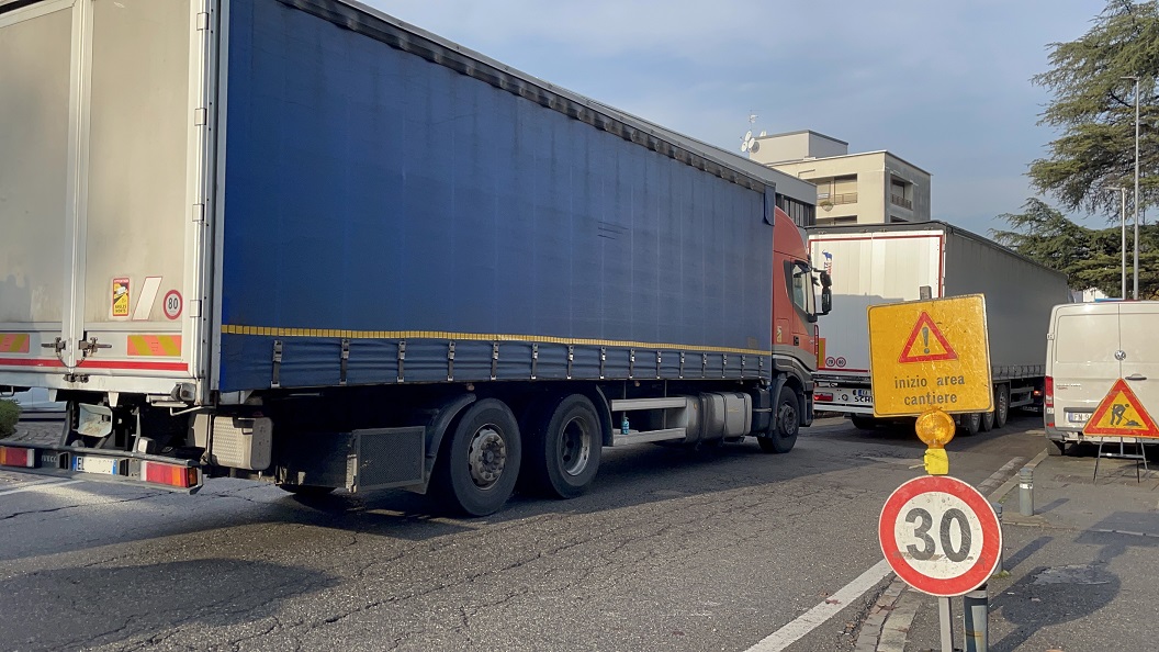 Lavori sulla Canturina, traffico paralizzato verso Como