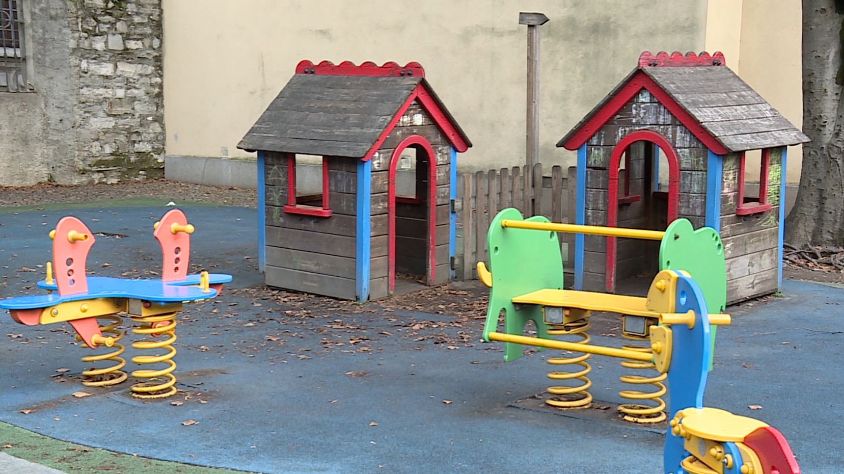 Parco giochi di via Vittorio Emanuele, sono iniziati i lavori di riqualificazione