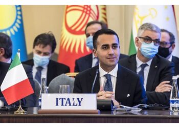 'Non possiamo rischiare un'impennata di casi e nuove chiusure'