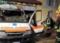 Ambulanza in fiamme