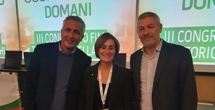 Caterina Valsecchi con due rappresentanti cisl