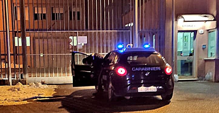 auto dei carabinieri menaggio carcere