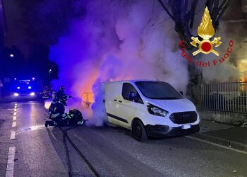 incendio auto mariano comense